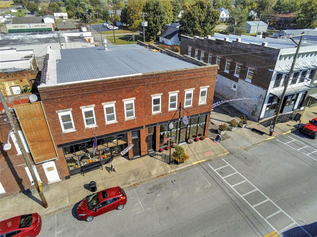 Cave City, Kentucky 42127, United States, ,Commercial,Active,243733