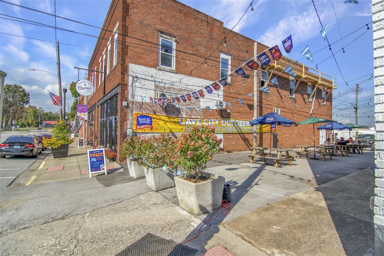 Cave City, Kentucky 42127, United States, ,Commercial,Active,243733