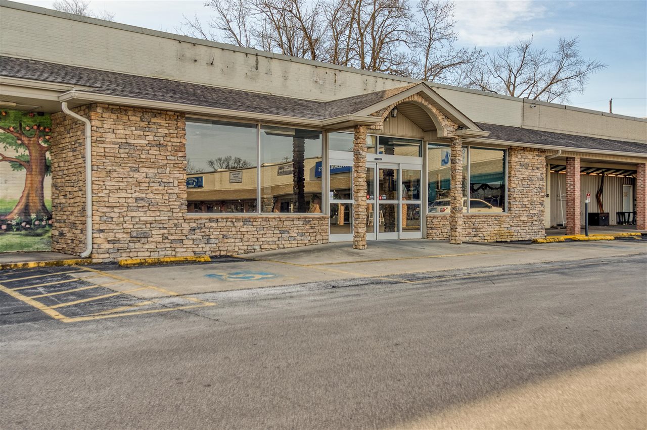 Photo 1 of 32 — 407 Bethel Shopping Center, Russellville, KY 42276