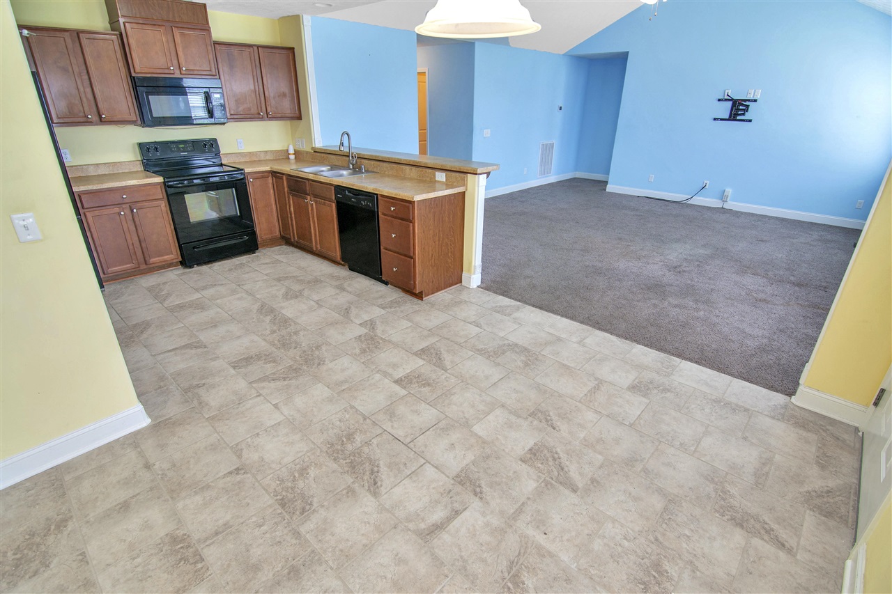 Bowling Green, Kentucky 42101, United States, 3 Bedrooms Bedrooms, ,2 BathroomsBathrooms,Residential,Active,98934