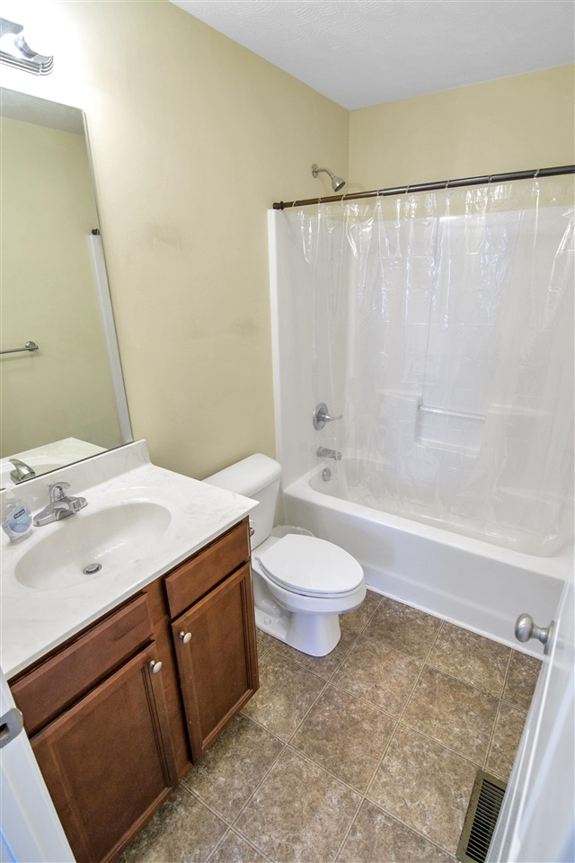 Bowling Green, Kentucky 42101, United States, 3 Bedrooms Bedrooms, ,2 BathroomsBathrooms,Residential,Active,98934