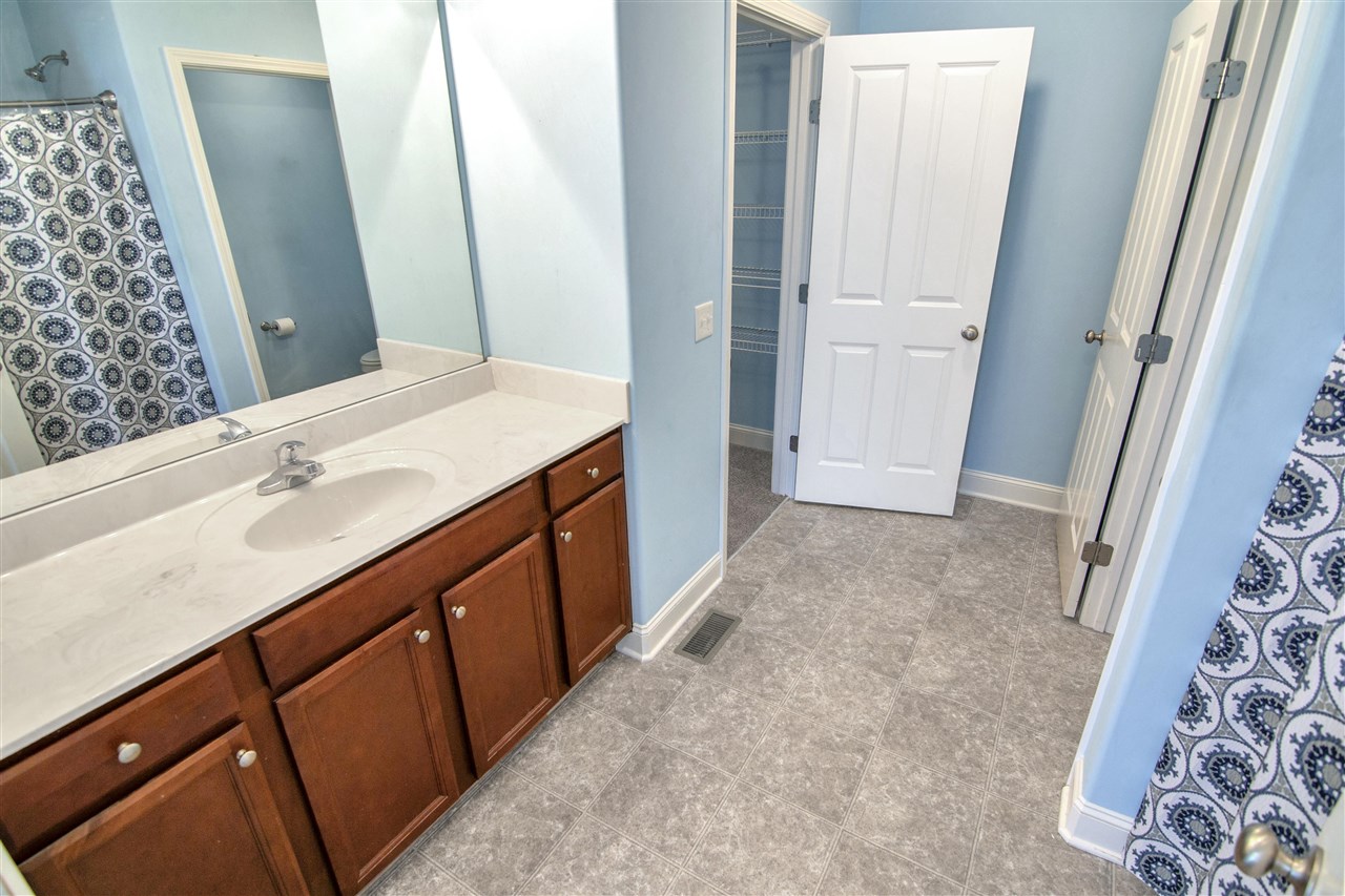 Bowling Green, Kentucky 42101, United States, 3 Bedrooms Bedrooms, ,2 BathroomsBathrooms,Residential,Active,98934