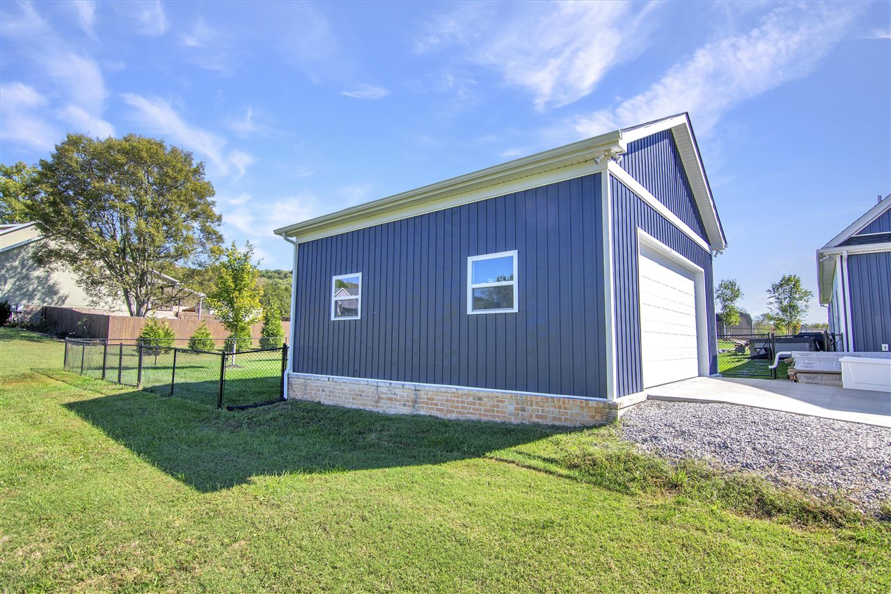 Bowling Green, Kentucky 42101, United States, 3 Bedrooms Bedrooms, ,2 BathroomsBathrooms,Residential,Active,229715