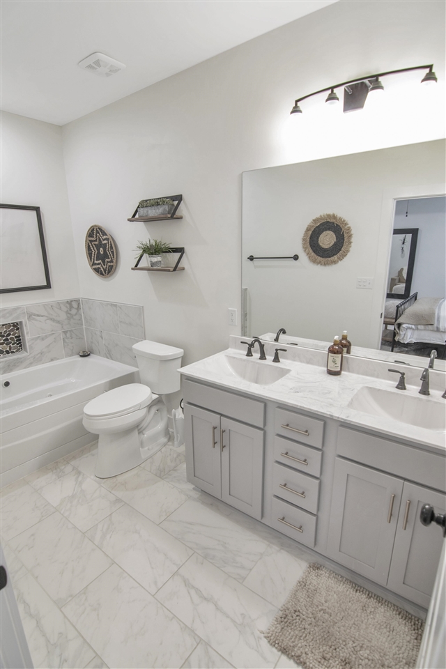 Bowling Green, Kentucky 42101, United States, 3 Bedrooms Bedrooms, ,2 BathroomsBathrooms,Residential,Active,229715