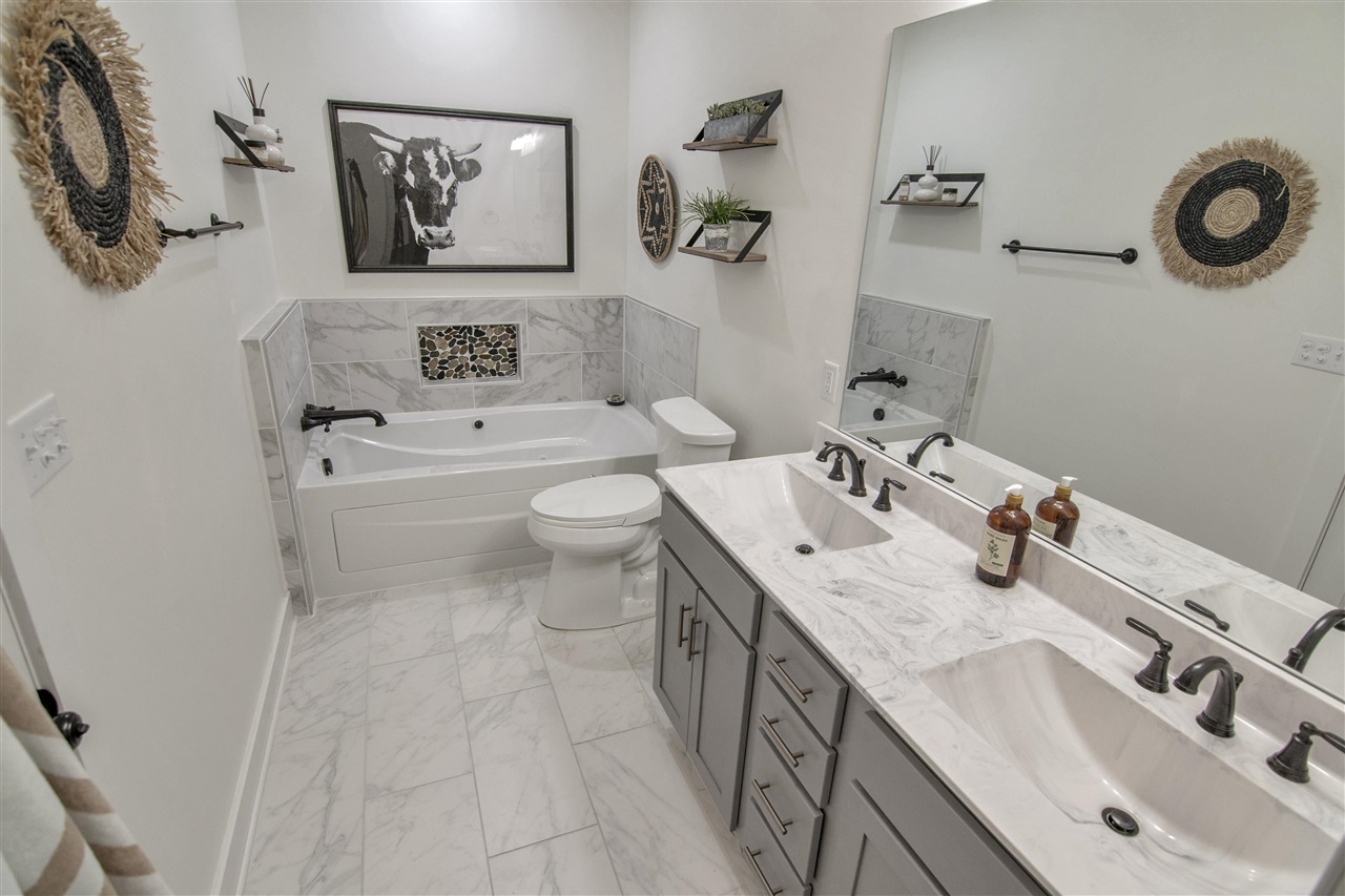 Bowling Green, Kentucky 42101, United States, 3 Bedrooms Bedrooms, ,2 BathroomsBathrooms,Residential,Active,229715