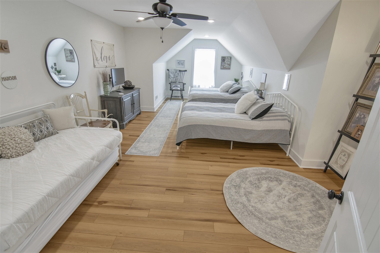 Bowling Green, Kentucky 42101, United States, 3 Bedrooms Bedrooms, ,2 BathroomsBathrooms,Residential,Active,229715