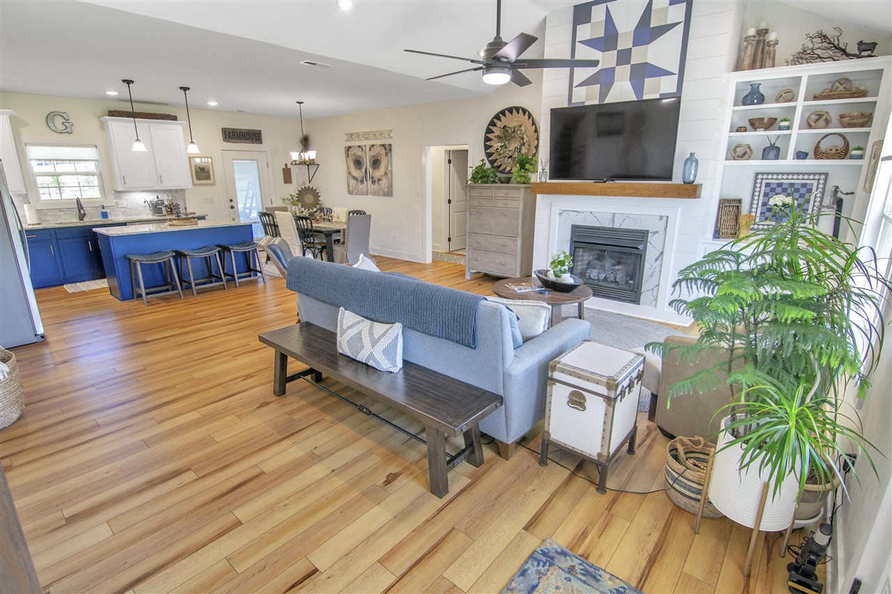 Bowling Green, Kentucky 42101, United States, 3 Bedrooms Bedrooms, ,2 BathroomsBathrooms,Residential,Active,229715