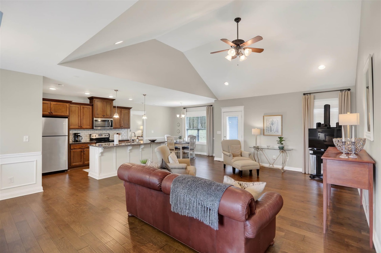 210 Claiborne Circle - Photo 2