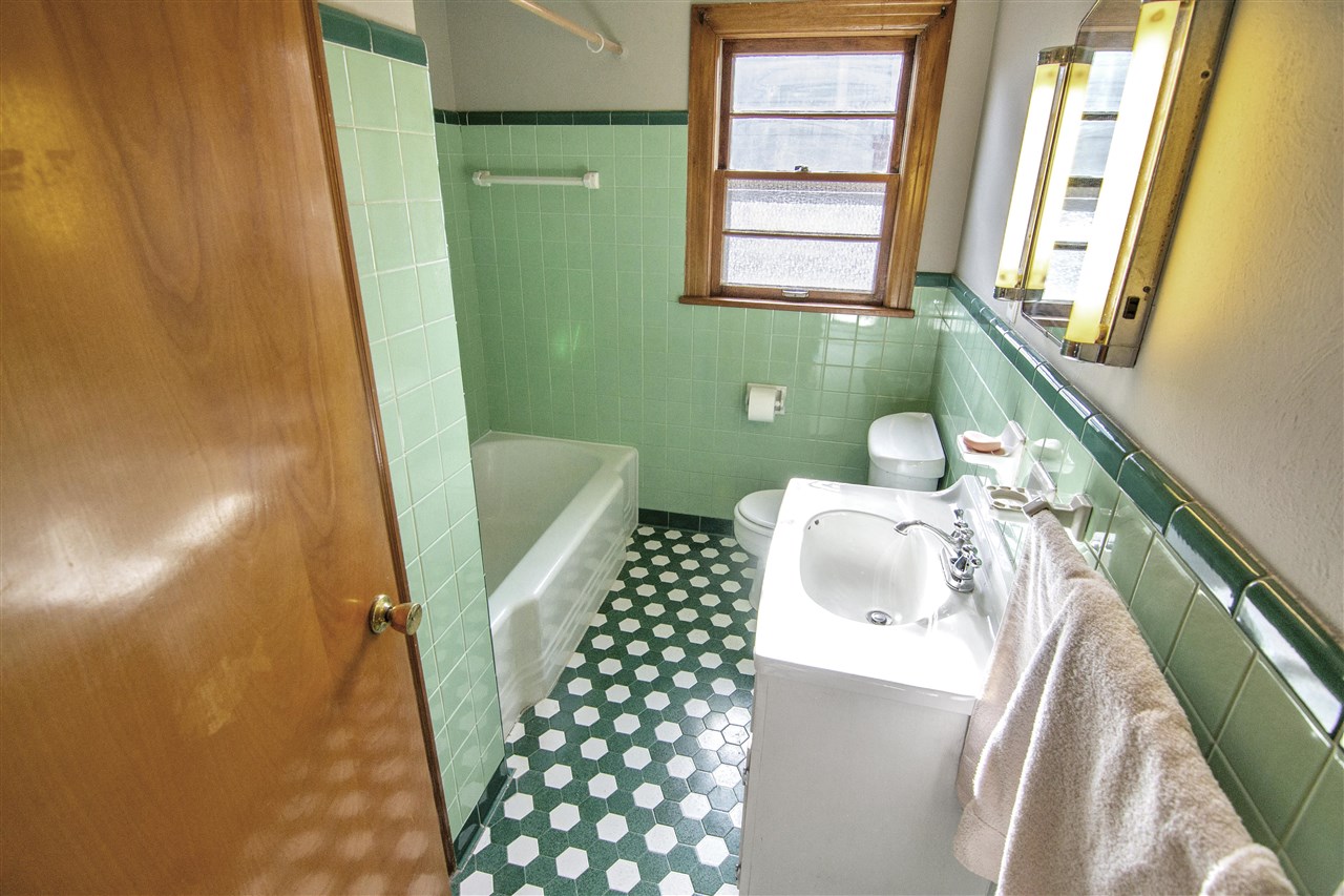 Bowling Green, Kentucky 42104, United States, 3 Bedrooms Bedrooms, ,1 BathroomBathrooms,Residential,Pending,22766