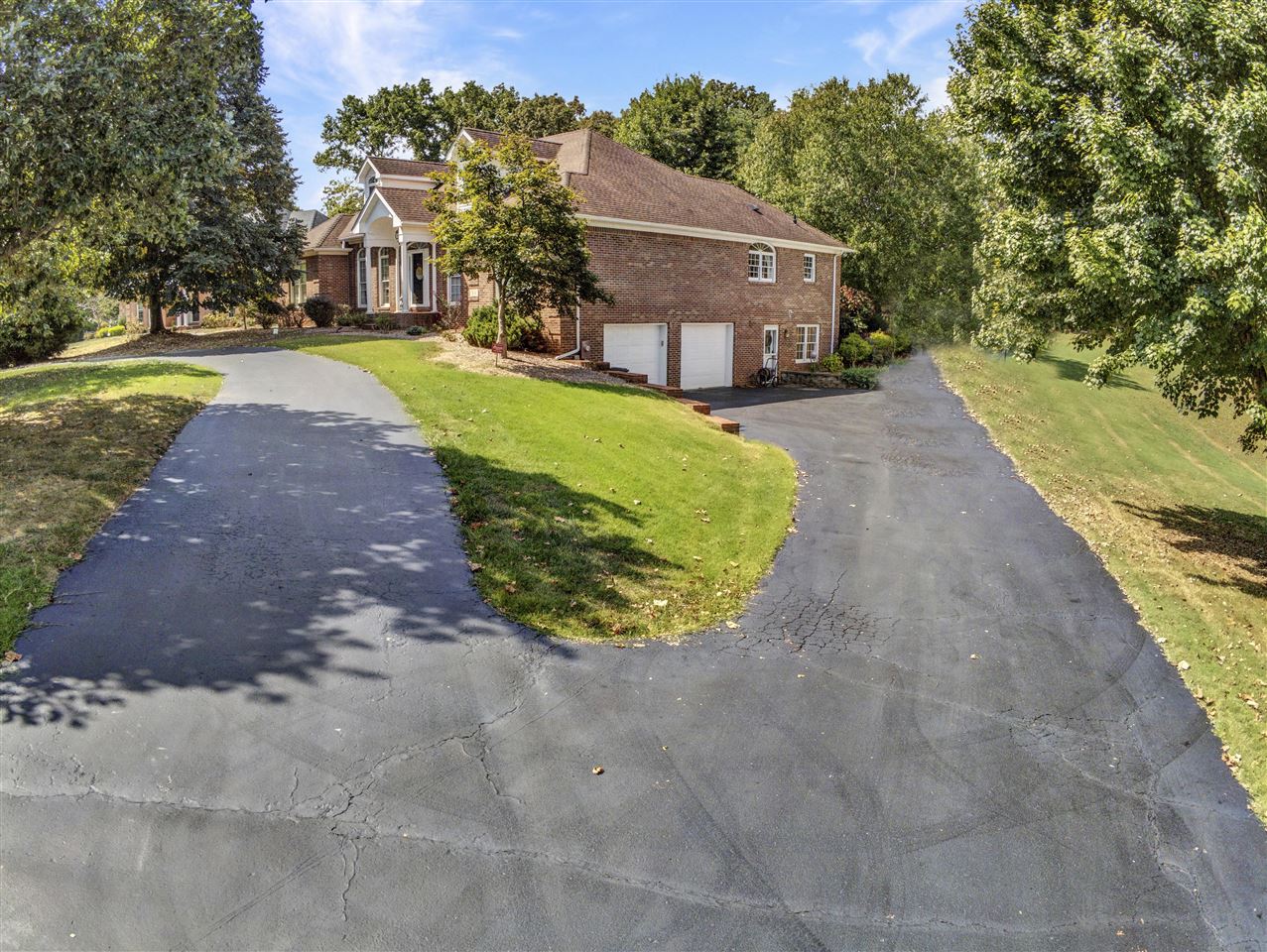 Bowling Green, Kentucky 42103, United States, 4 Bedrooms Bedrooms, ,4 BathroomsBathrooms,Residential,Pending,217778