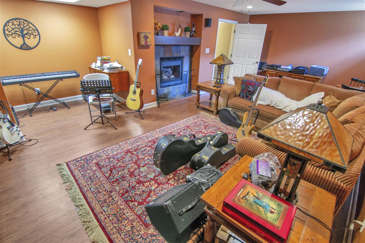 Bowling Green, Kentucky 42103, United States, 4 Bedrooms Bedrooms, ,4 BathroomsBathrooms,Residential,Pending,217778