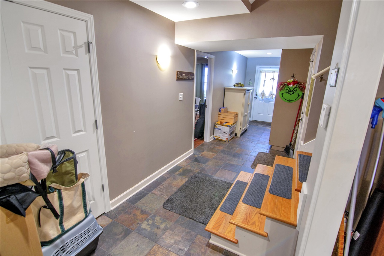 Bowling Green, Kentucky 42103, United States, 4 Bedrooms Bedrooms, ,4 BathroomsBathrooms,Residential,Pending,217778