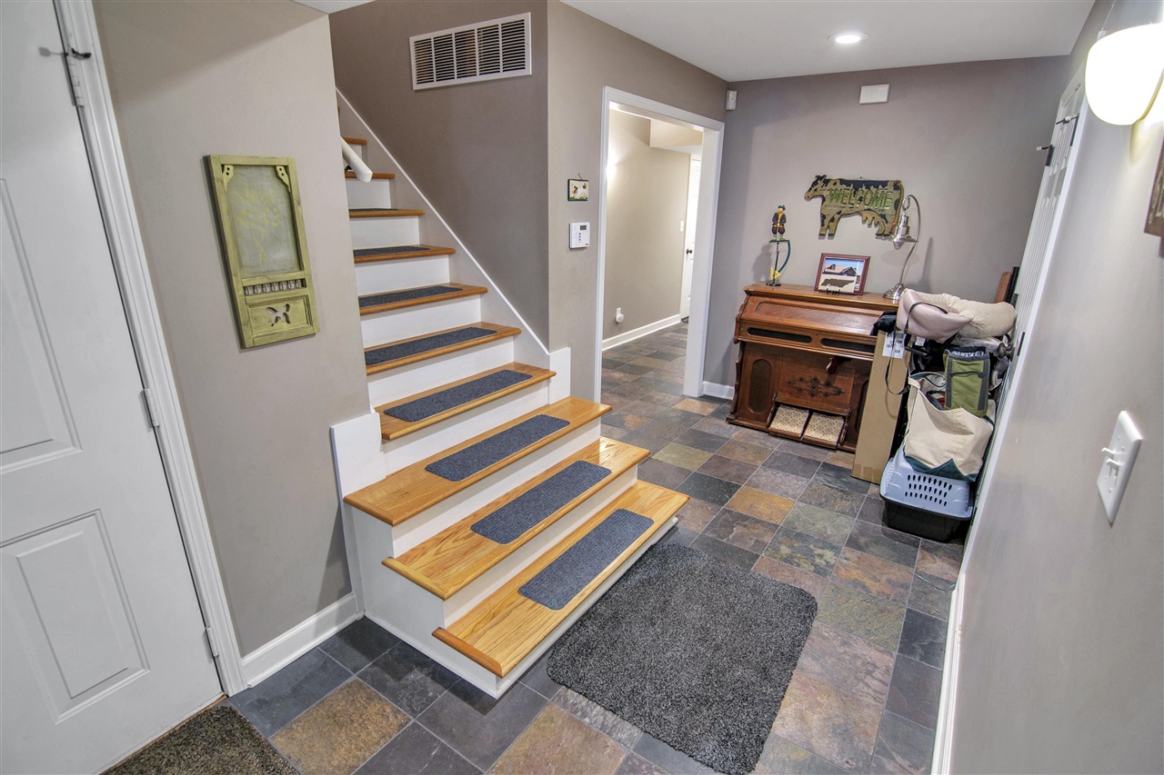 Bowling Green, Kentucky 42103, United States, 4 Bedrooms Bedrooms, ,4 BathroomsBathrooms,Residential,Pending,217778