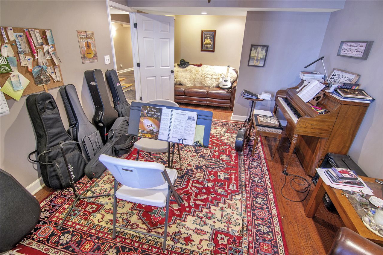 Bowling Green, Kentucky 42103, United States, 4 Bedrooms Bedrooms, ,4 BathroomsBathrooms,Residential,Pending,217778