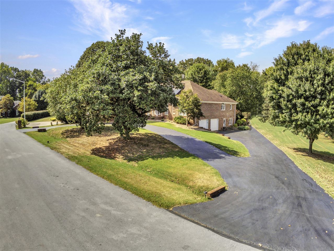 Bowling Green, Kentucky 42103, United States, 4 Bedrooms Bedrooms, ,4 BathroomsBathrooms,Residential,Pending,217778