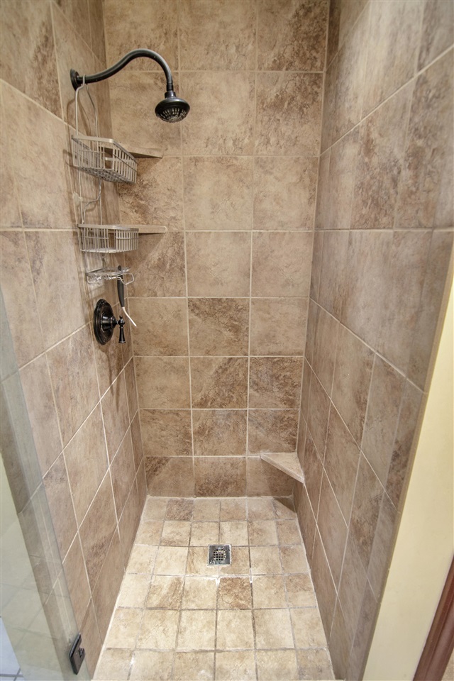 Bowling Green, Kentucky 42103, United States, 4 Bedrooms Bedrooms, ,4 BathroomsBathrooms,Residential,Pending,217778