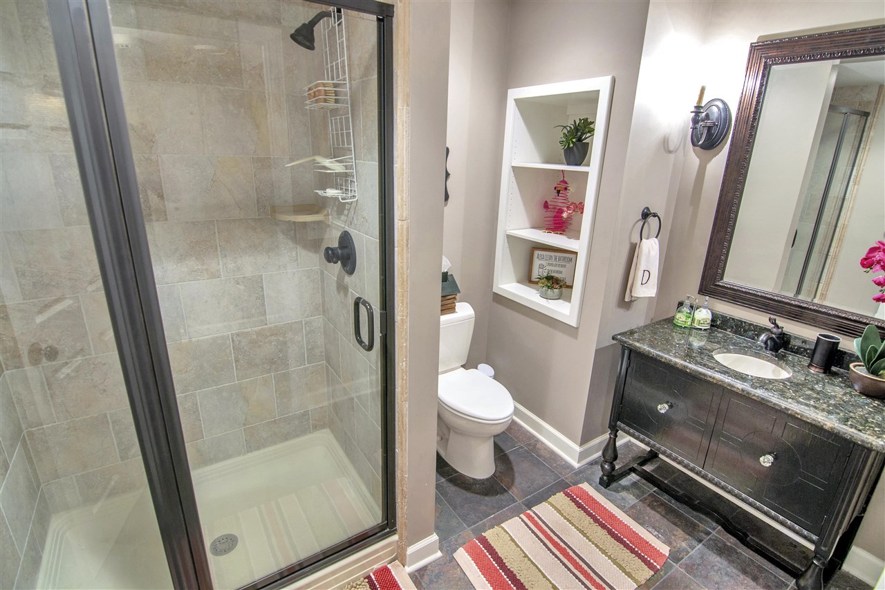 Bowling Green, Kentucky 42103, United States, 4 Bedrooms Bedrooms, ,4 BathroomsBathrooms,Residential,Pending,217778