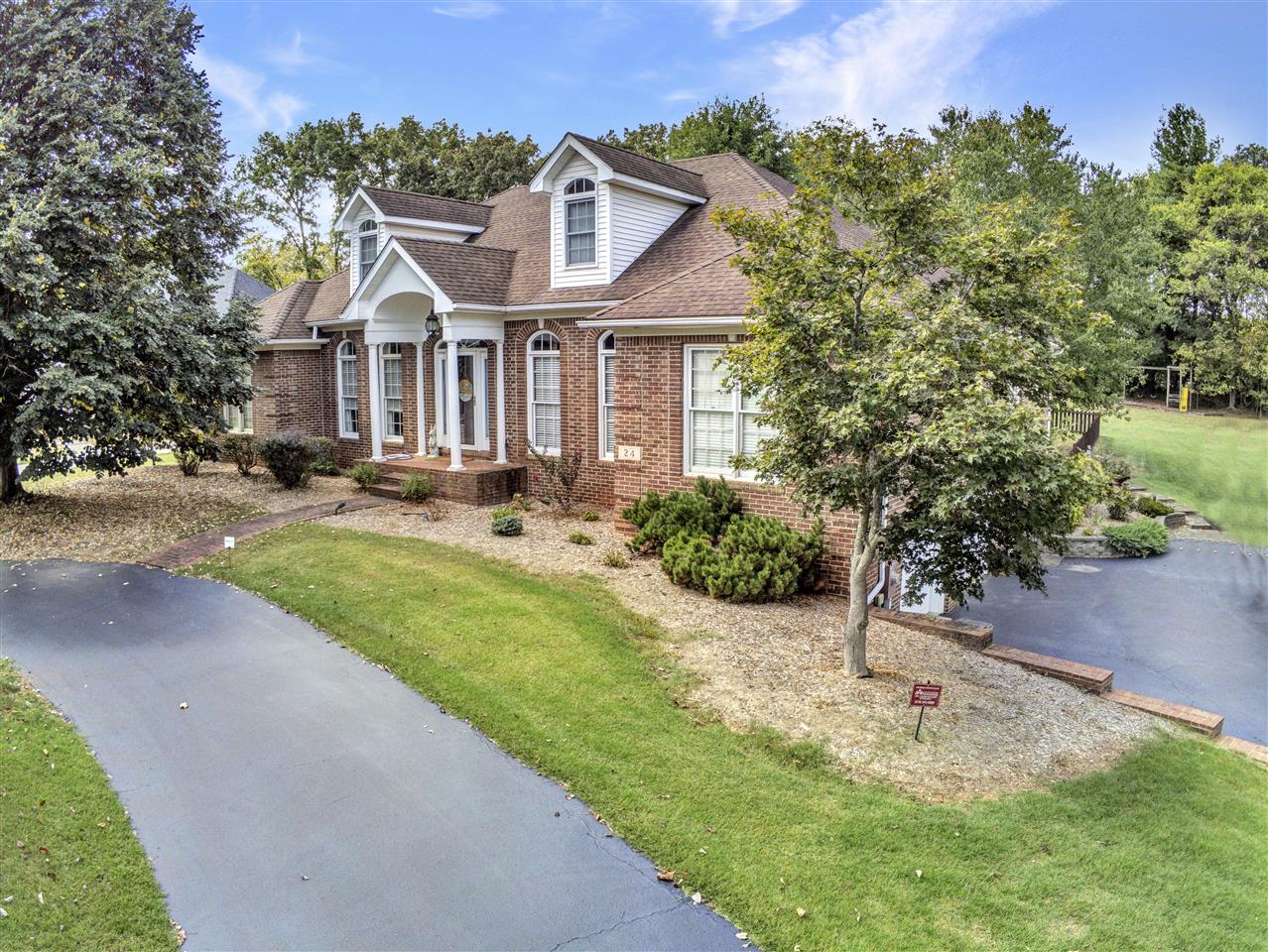 Bowling Green, Kentucky 42103, United States, 4 Bedrooms Bedrooms, ,4 BathroomsBathrooms,Residential,Pending,217778