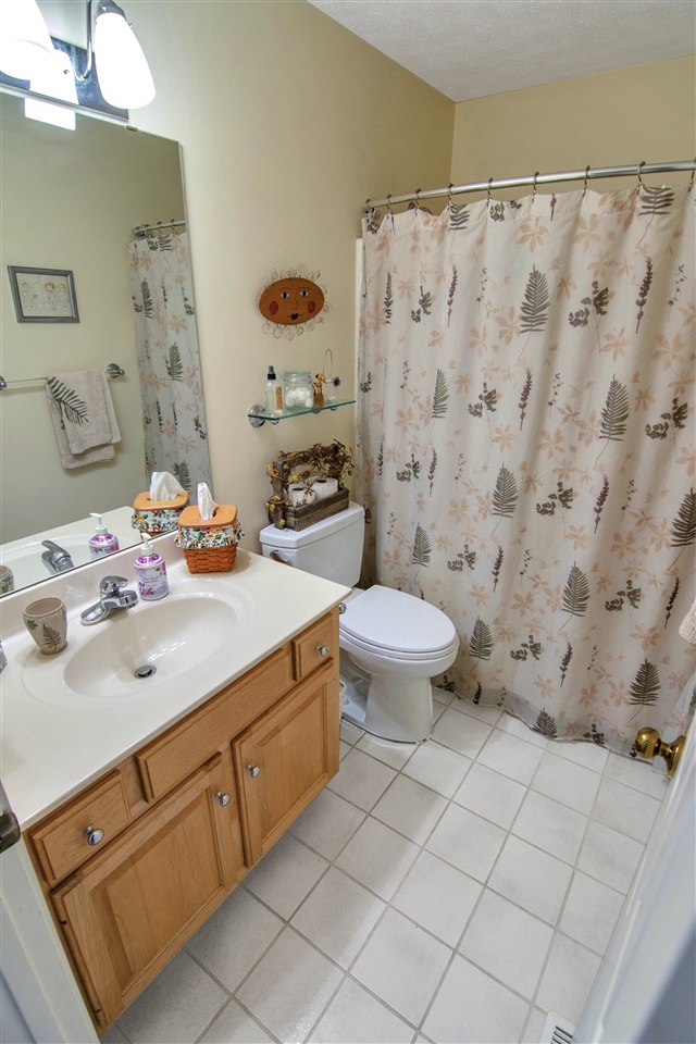 Bowling Green, Kentucky 42103, United States, 4 Bedrooms Bedrooms, ,4 BathroomsBathrooms,Residential,Pending,217778