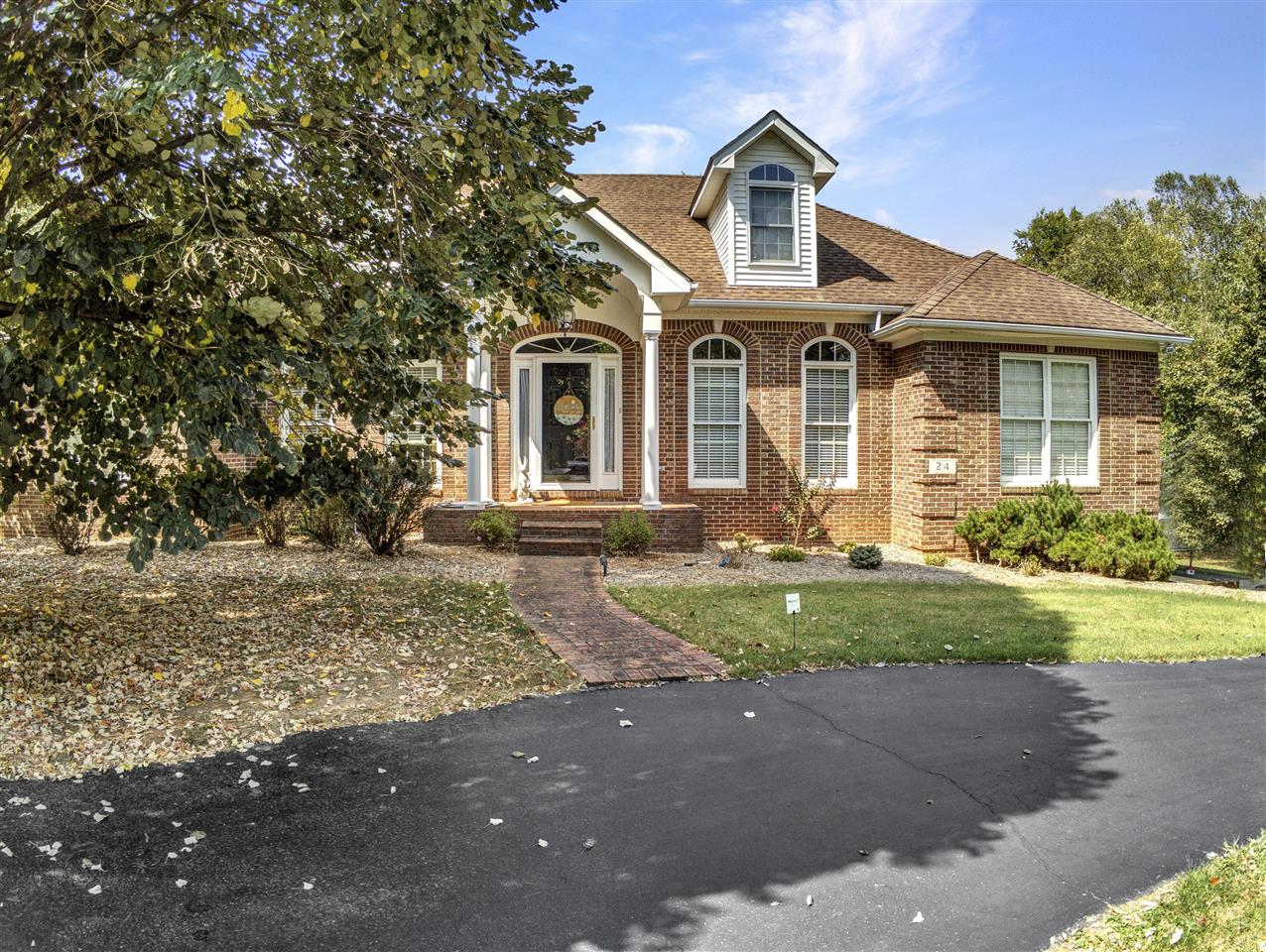 Bowling Green, Kentucky 42103, United States, 4 Bedrooms Bedrooms, ,4 BathroomsBathrooms,Residential,Pending,217778