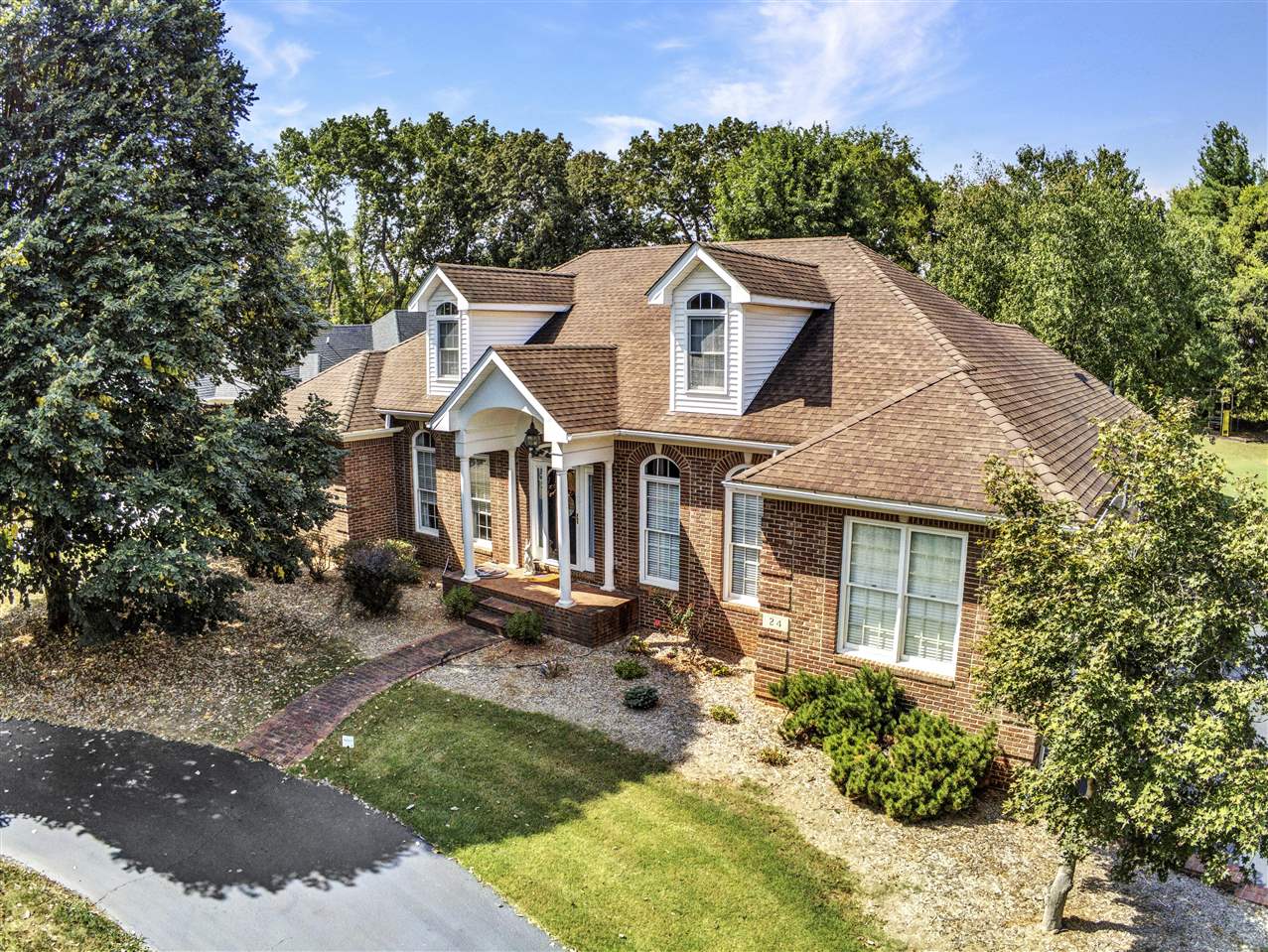 Bowling Green, Kentucky 42103, United States, 4 Bedrooms Bedrooms, ,4 BathroomsBathrooms,Residential,Pending,217778