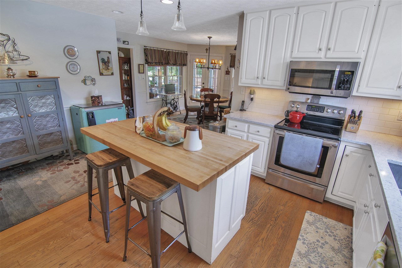 Bowling Green, Kentucky 42103, United States, 4 Bedrooms Bedrooms, ,4 BathroomsBathrooms,Residential,Pending,217778