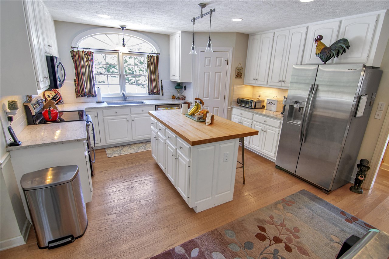 Bowling Green, Kentucky 42103, United States, 4 Bedrooms Bedrooms, ,4 BathroomsBathrooms,Residential,Pending,217778