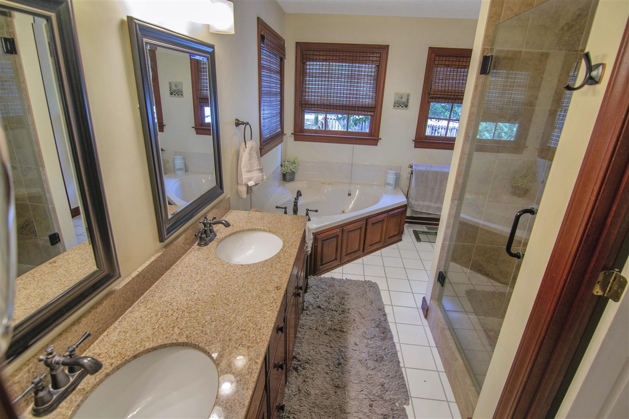 Bowling Green, Kentucky 42103, United States, 4 Bedrooms Bedrooms, ,4 BathroomsBathrooms,Residential,Pending,217778