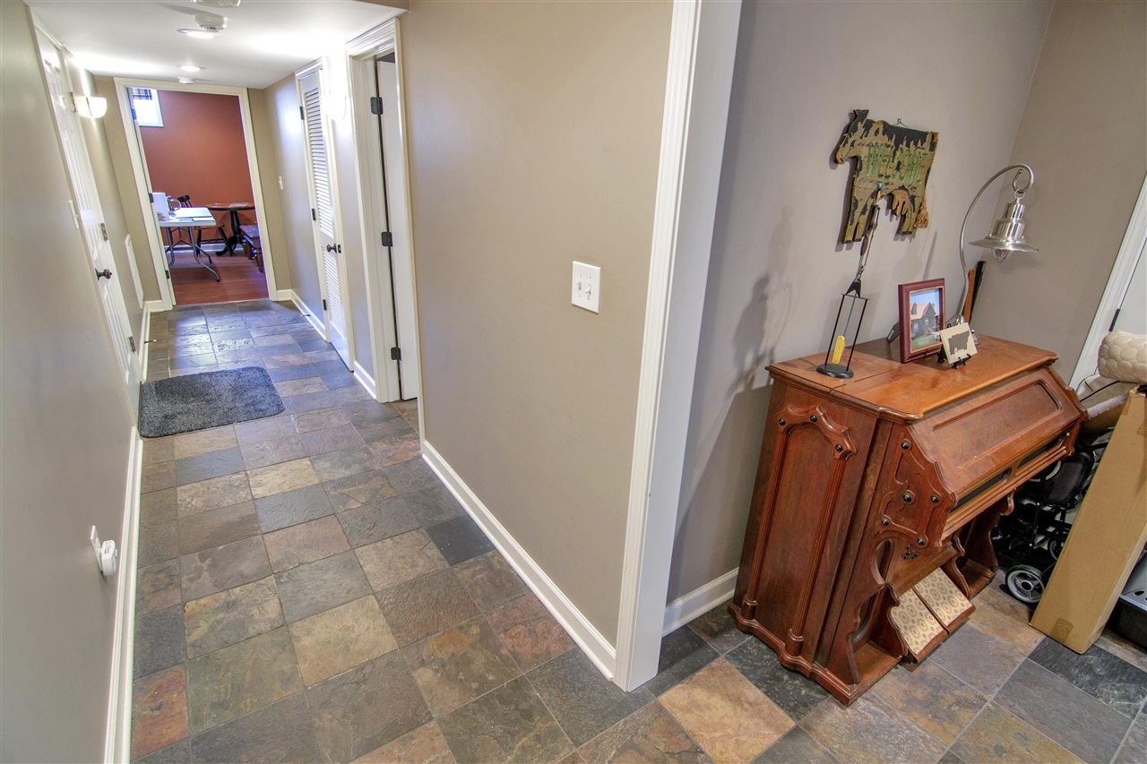 Bowling Green, Kentucky 42103, United States, 4 Bedrooms Bedrooms, ,4 BathroomsBathrooms,Residential,Pending,217778