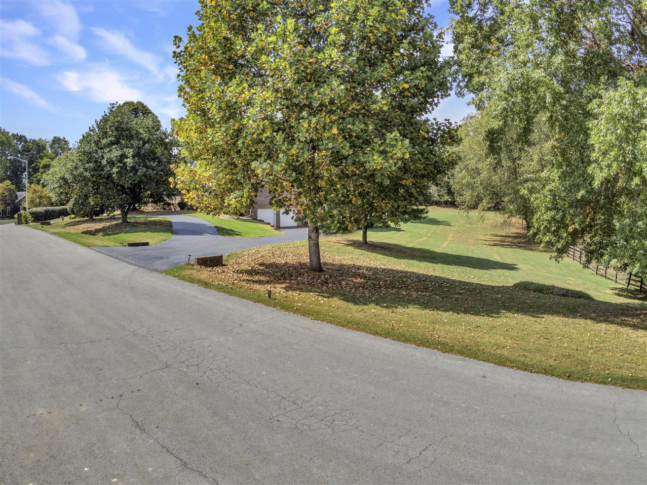 Bowling Green, Kentucky 42103, United States, 4 Bedrooms Bedrooms, ,4 BathroomsBathrooms,Residential,Pending,217778