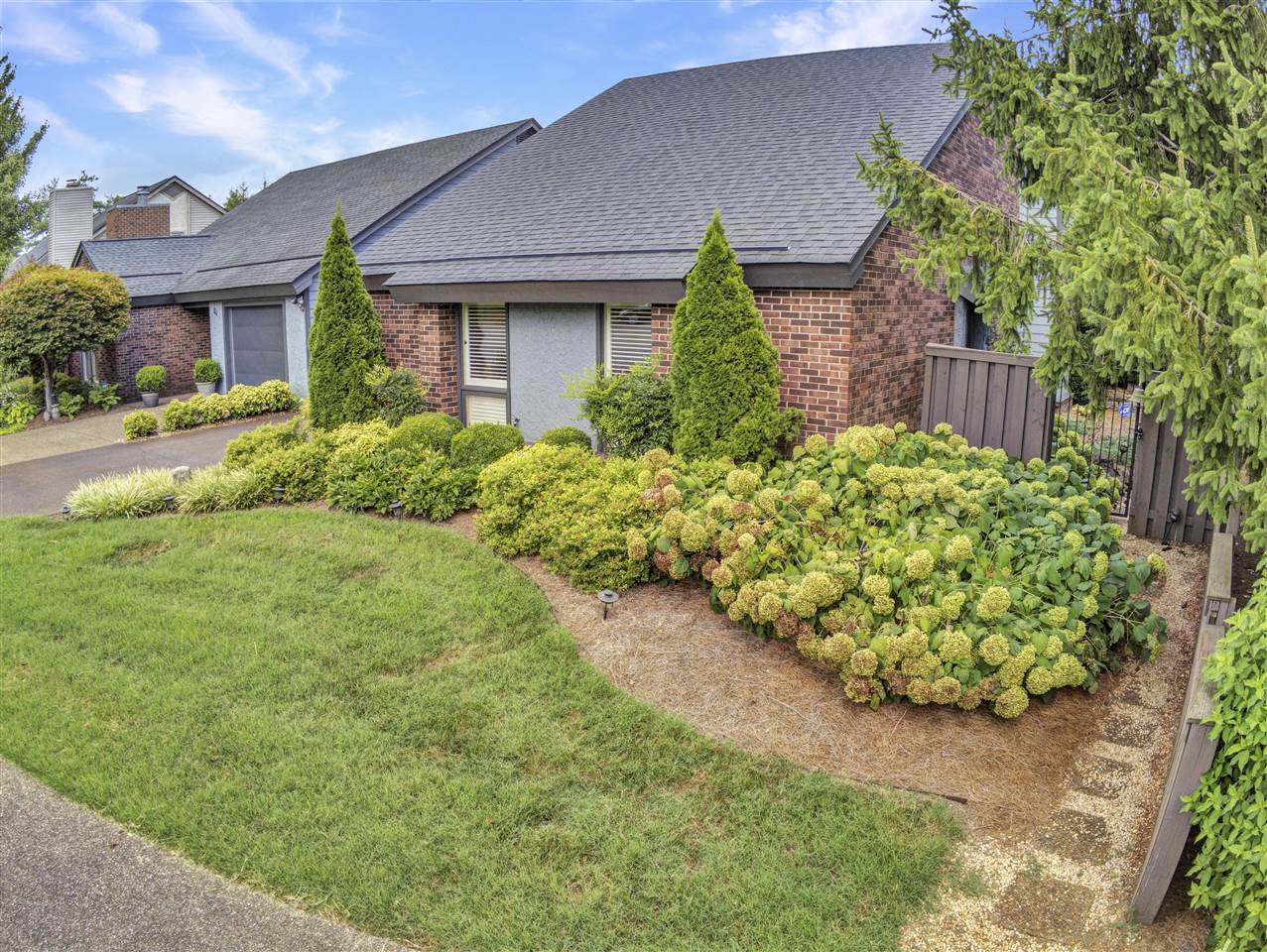 Bowling Green, Kentucky 42103, United States, 2 Bedrooms Bedrooms, ,2 BathroomsBathrooms,Residential,Pending,207613