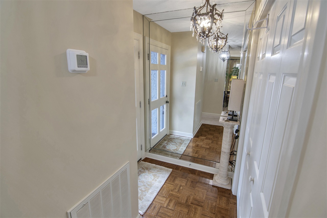 Bowling Green, Kentucky 42103, United States, 2 Bedrooms Bedrooms, ,2 BathroomsBathrooms,Residential,Pending,207613