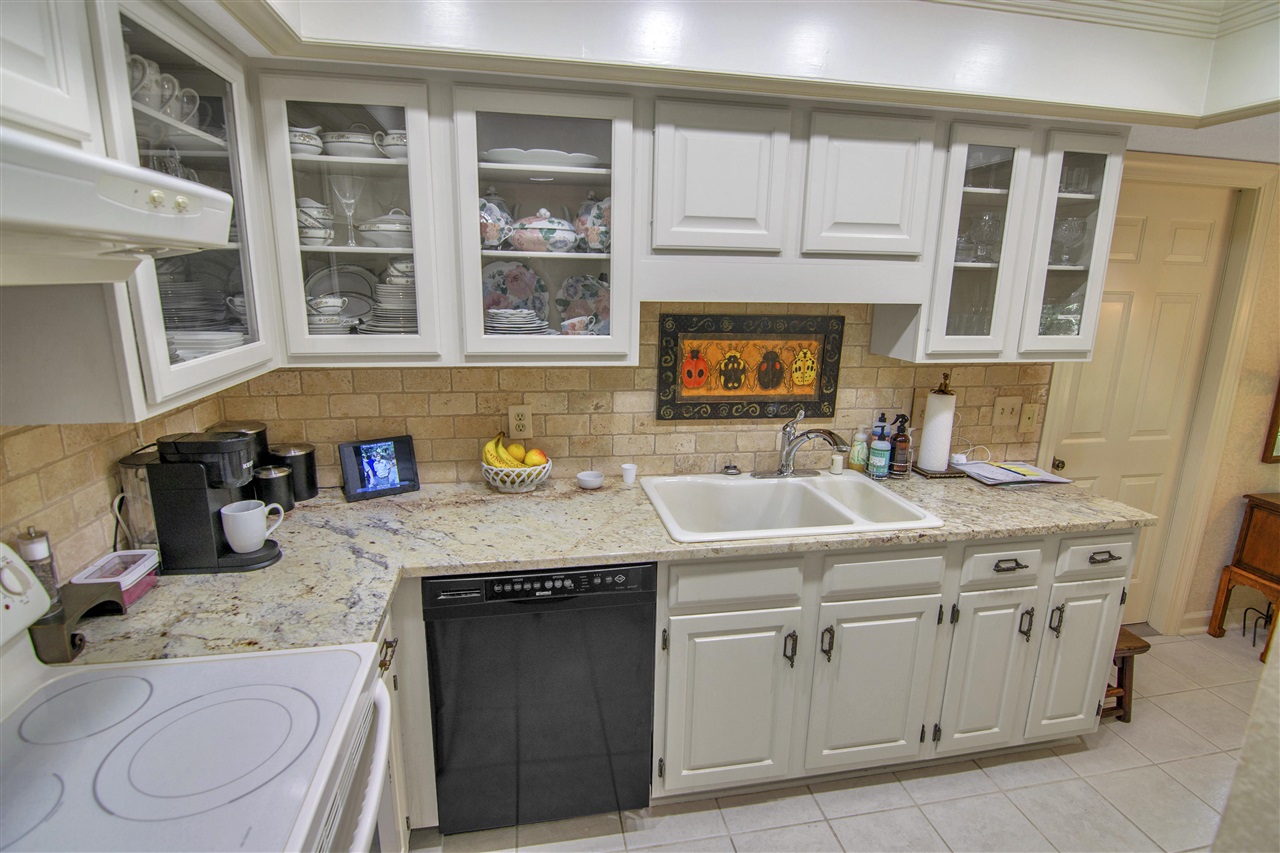 Bowling Green, Kentucky 42103, United States, 2 Bedrooms Bedrooms, ,2 BathroomsBathrooms,Residential,Pending,207613