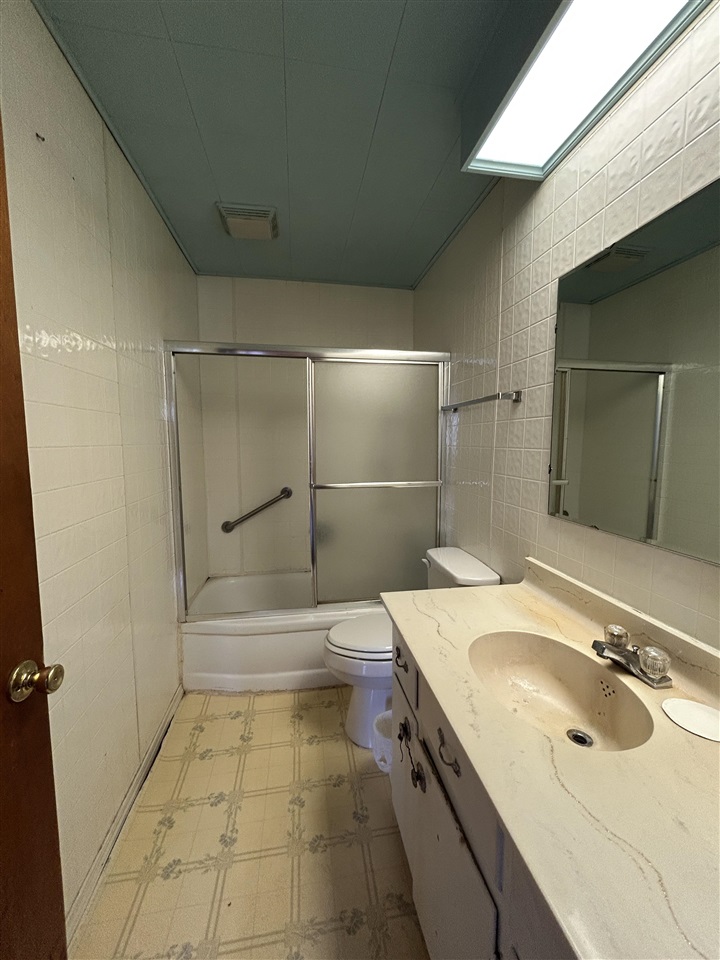 Bowling Green, Kentucky 42101, United States, 3 Bedrooms Bedrooms, ,2 BathroomsBathrooms,Residential,Active,217812