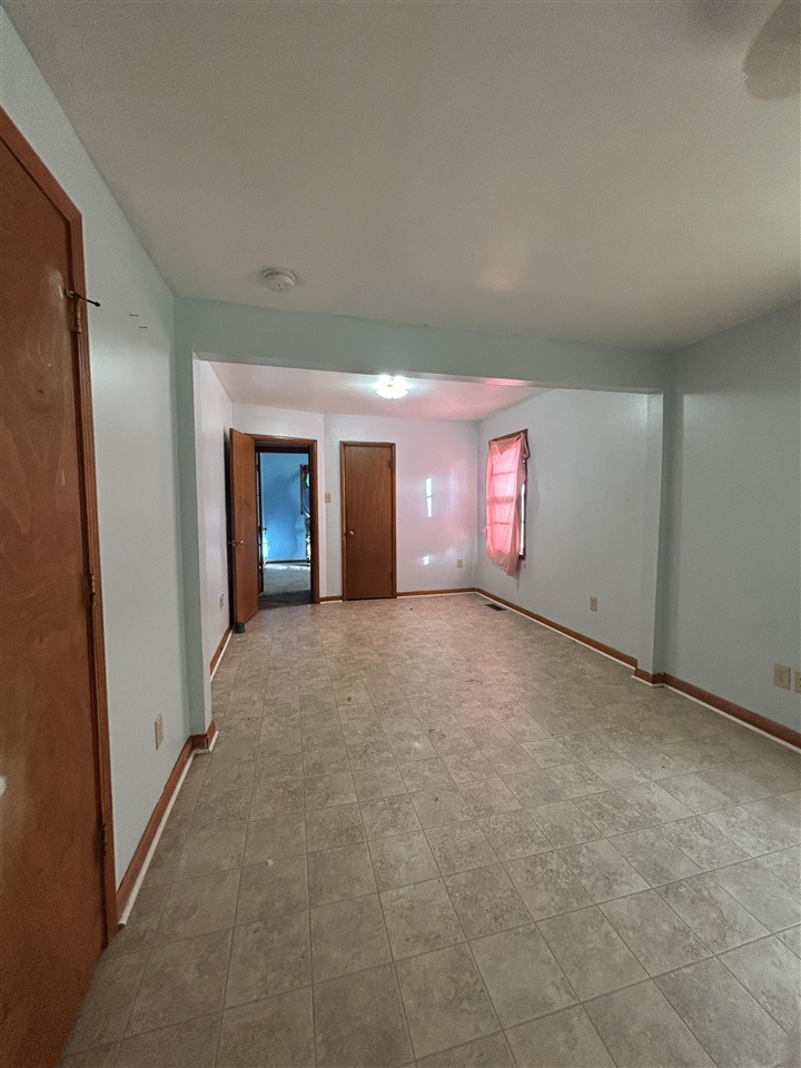 Bowling Green, Kentucky 42101, United States, 3 Bedrooms Bedrooms, ,2 BathroomsBathrooms,Residential,Active,217812