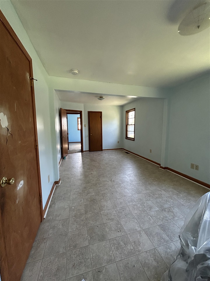 Bowling Green, Kentucky 42101, United States, 3 Bedrooms Bedrooms, ,2 BathroomsBathrooms,Residential,Active,217812