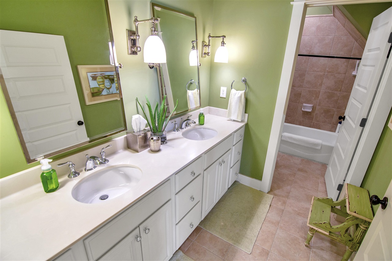 Austin, Kentucky 42123, United States, 6 Bedrooms Bedrooms, ,5 BathroomsBathrooms,Residential,Active,222999