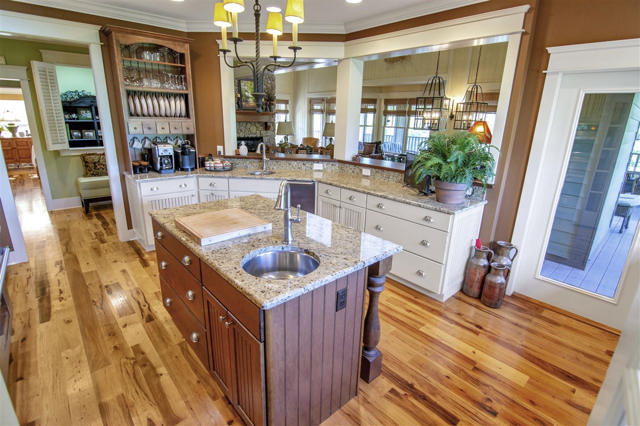 Austin, Kentucky 42123, United States, 6 Bedrooms Bedrooms, ,5 BathroomsBathrooms,Residential,Active,222999