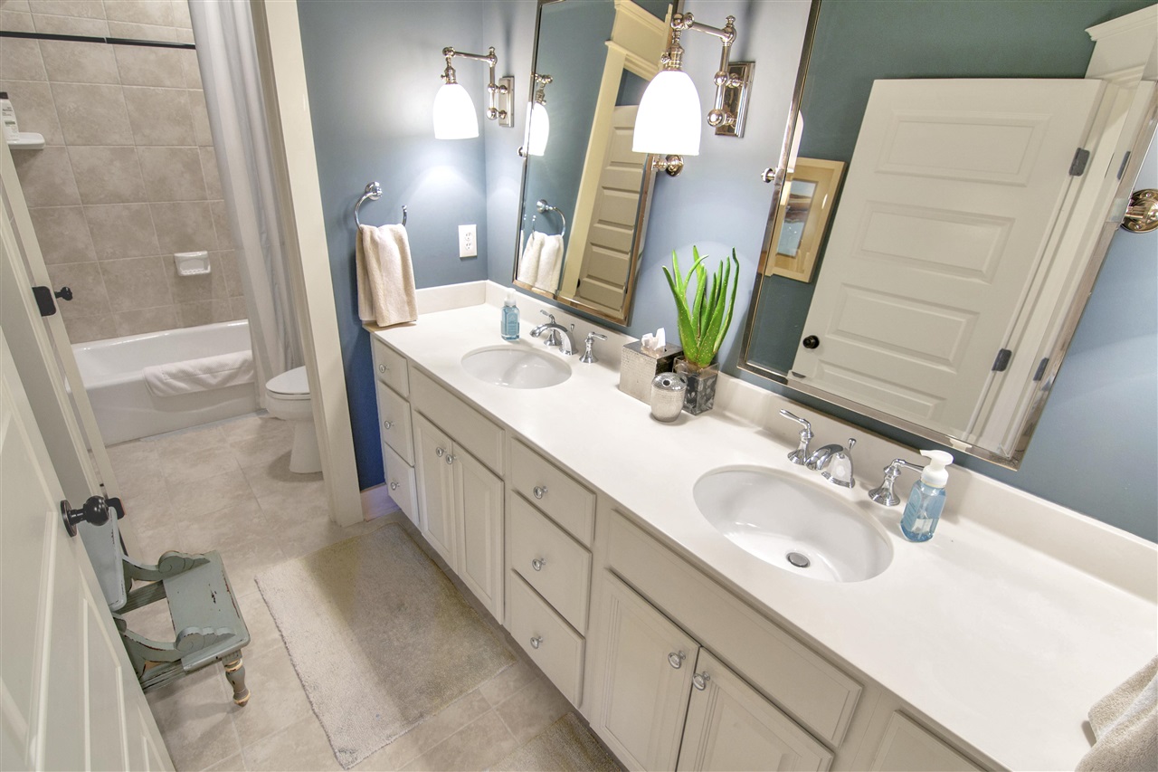 Austin, Kentucky 42123, United States, 6 Bedrooms Bedrooms, ,5 BathroomsBathrooms,Residential,Active,222999