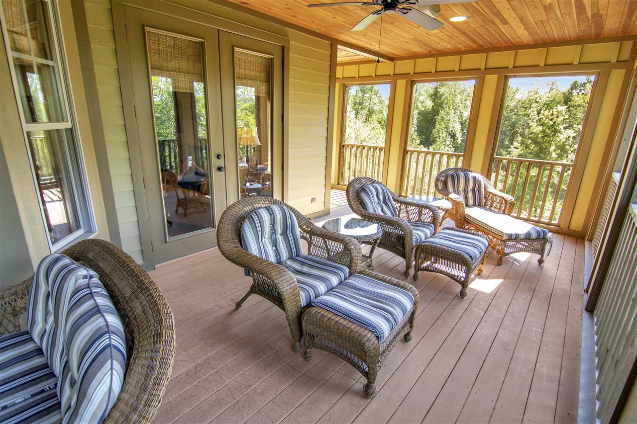 Austin, Kentucky 42123, United States, 6 Bedrooms Bedrooms, ,5 BathroomsBathrooms,Residential,Active,222999