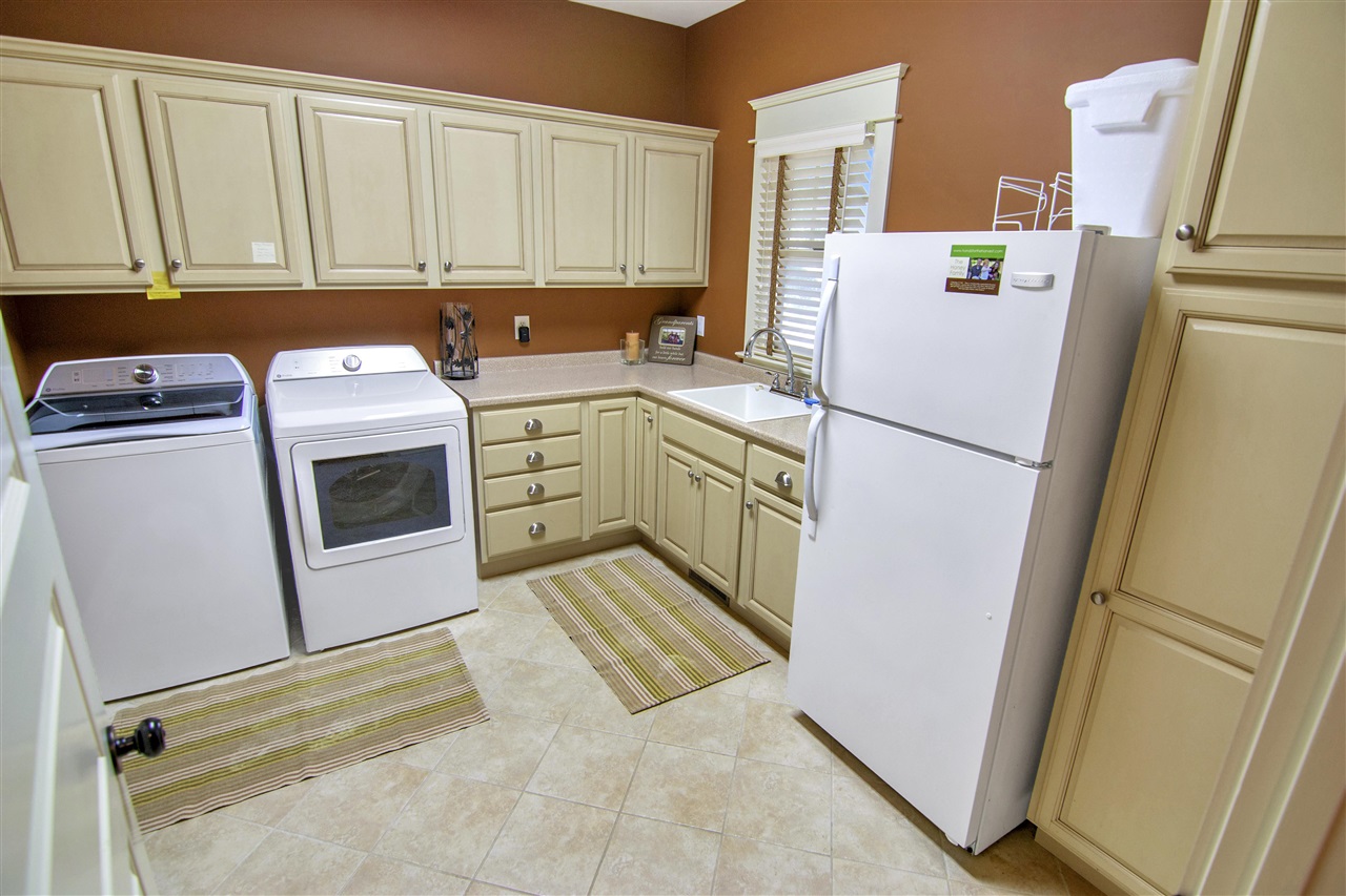 Austin, Kentucky 42123, United States, 6 Bedrooms Bedrooms, ,5 BathroomsBathrooms,Residential,Active,222999