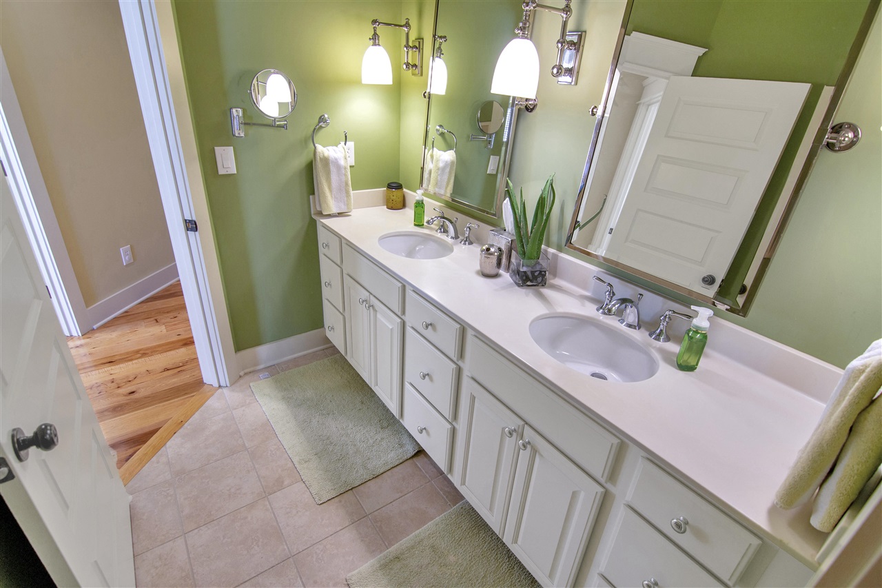 Austin, Kentucky 42123, United States, 6 Bedrooms Bedrooms, ,5 BathroomsBathrooms,Residential,Active,222999