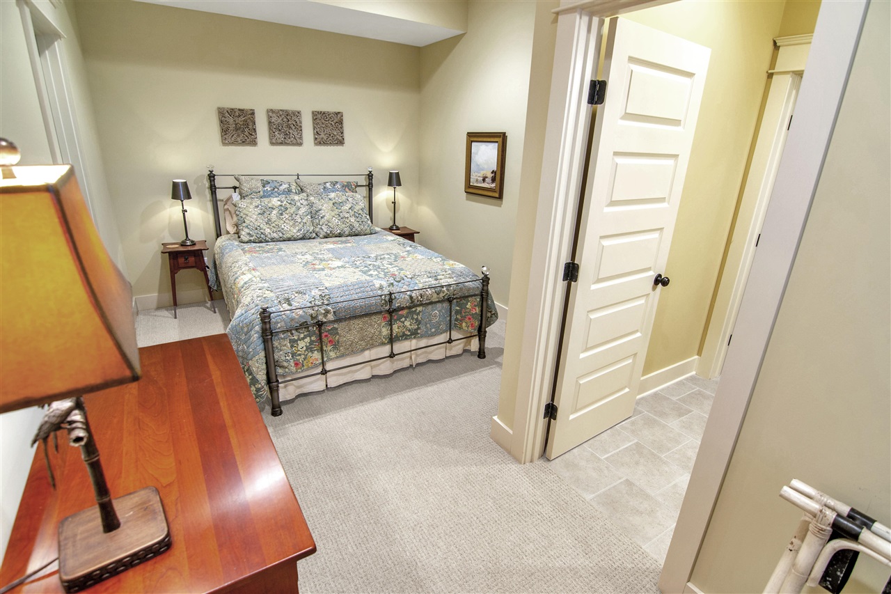 Austin, Kentucky 42123, United States, 6 Bedrooms Bedrooms, ,5 BathroomsBathrooms,Residential,Active,222999