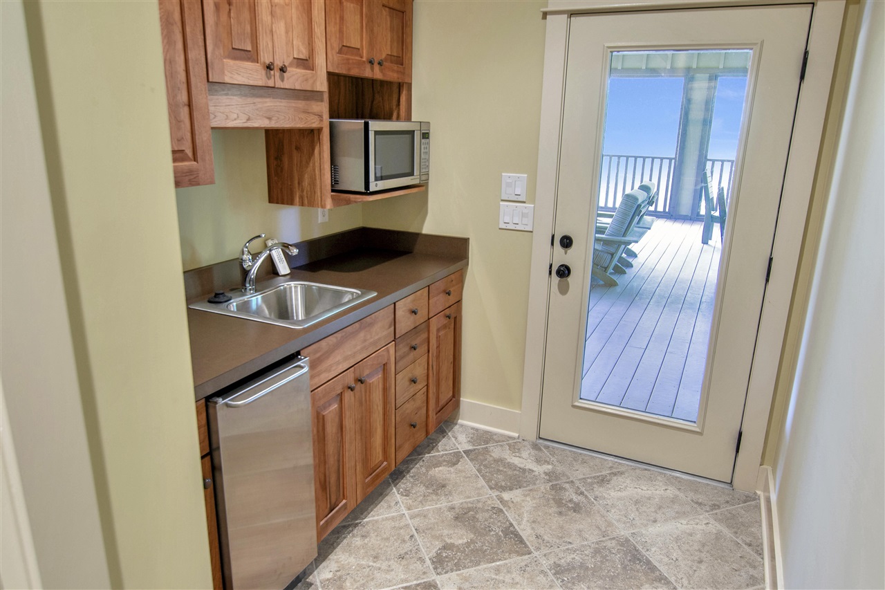 Austin, Kentucky 42123, United States, 6 Bedrooms Bedrooms, ,5 BathroomsBathrooms,Residential,Active,222999