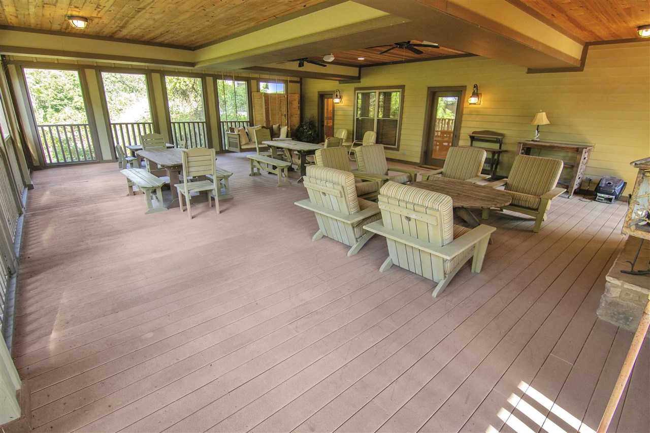 Austin, Kentucky 42123, United States, 6 Bedrooms Bedrooms, ,5 BathroomsBathrooms,Residential,Active,222999