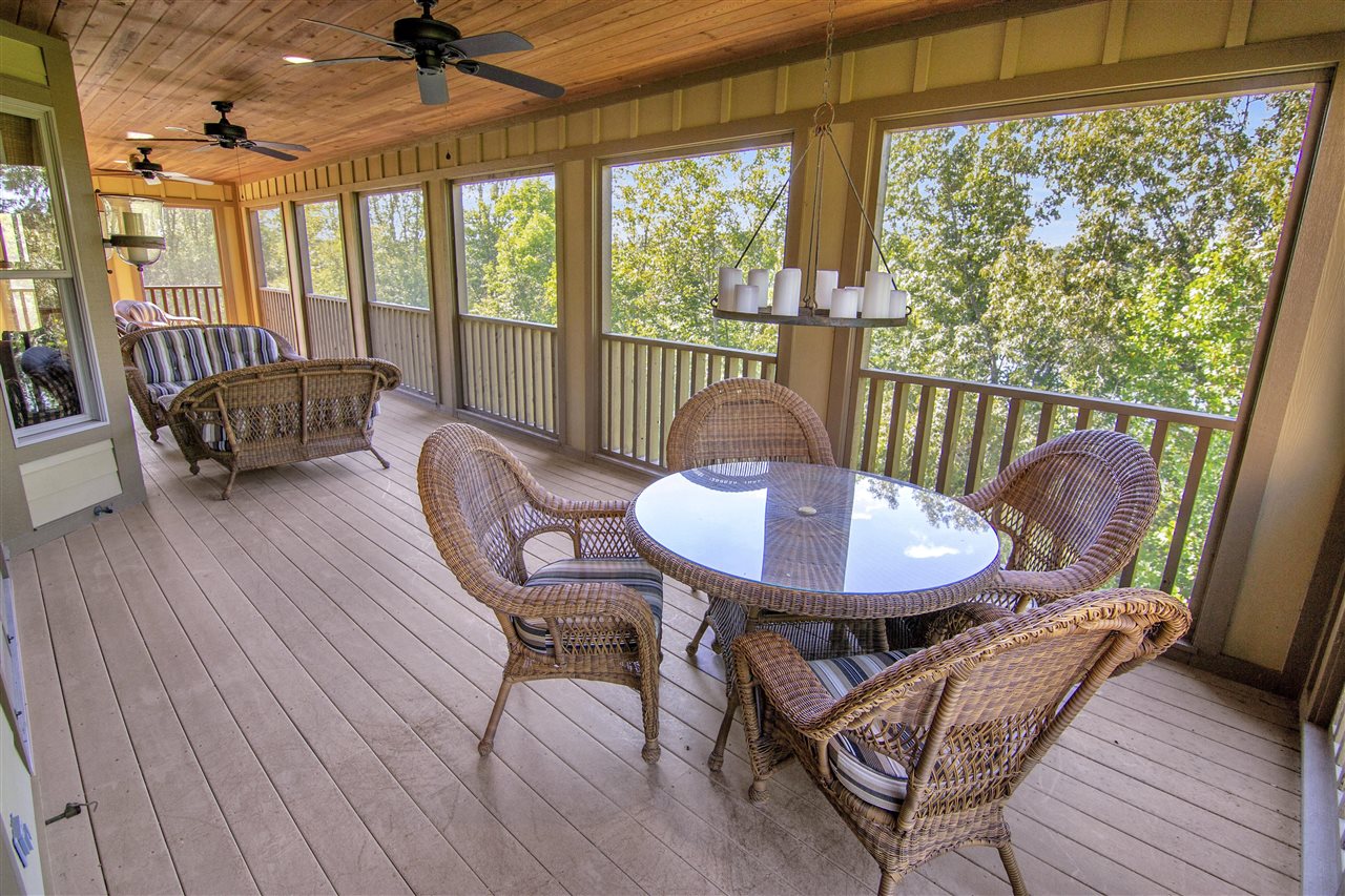 Austin, Kentucky 42123, United States, 6 Bedrooms Bedrooms, ,5 BathroomsBathrooms,Residential,Active,222999