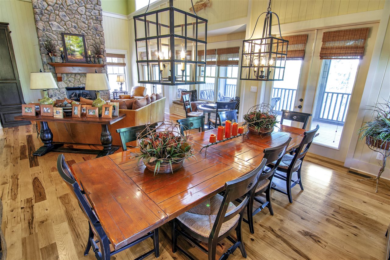 Austin, Kentucky 42123, United States, 6 Bedrooms Bedrooms, ,5 BathroomsBathrooms,Residential,Active,222999