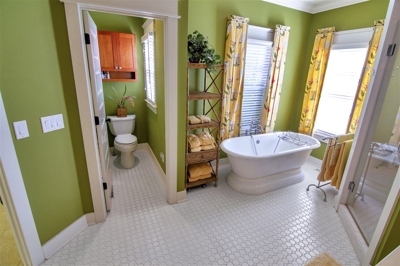 Austin, Kentucky 42123, United States, 6 Bedrooms Bedrooms, ,5 BathroomsBathrooms,Residential,Active,222999