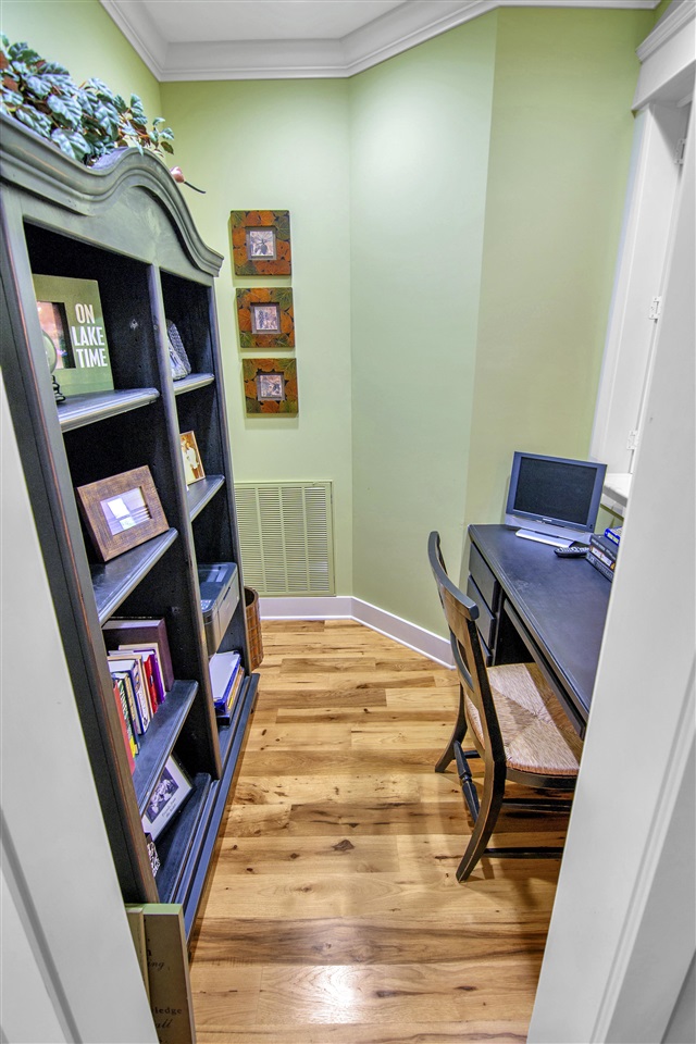 Austin, Kentucky 42123, United States, 6 Bedrooms Bedrooms, ,5 BathroomsBathrooms,Residential,Active,222999