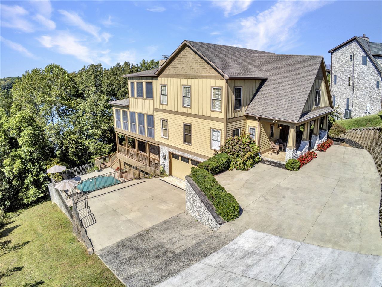 Austin, Kentucky 42123, United States, 6 Bedrooms Bedrooms, ,5 BathroomsBathrooms,Residential,Active,222999